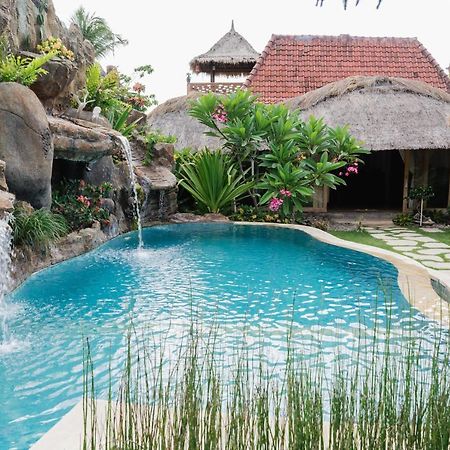 Puri Samaira Villa Tanjung  Exterior photo